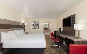 Ramada By Wyndham Kingman